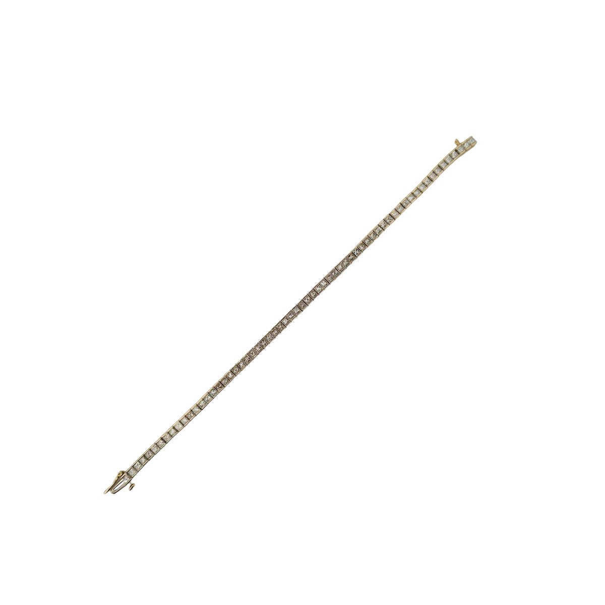 Bracelet Ligne tennis en or jaune serti de diamants taille princesse. - Castafiore