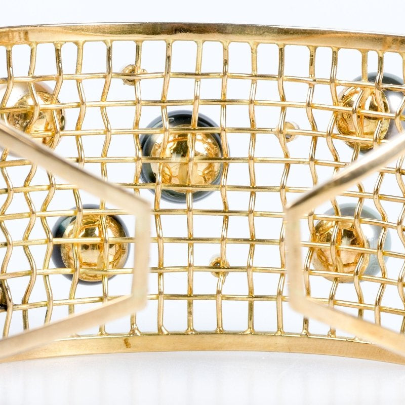 Bracelet manchette en or jaune 18 carats rigide orné 6 perles et 4 diamants - Castafiore