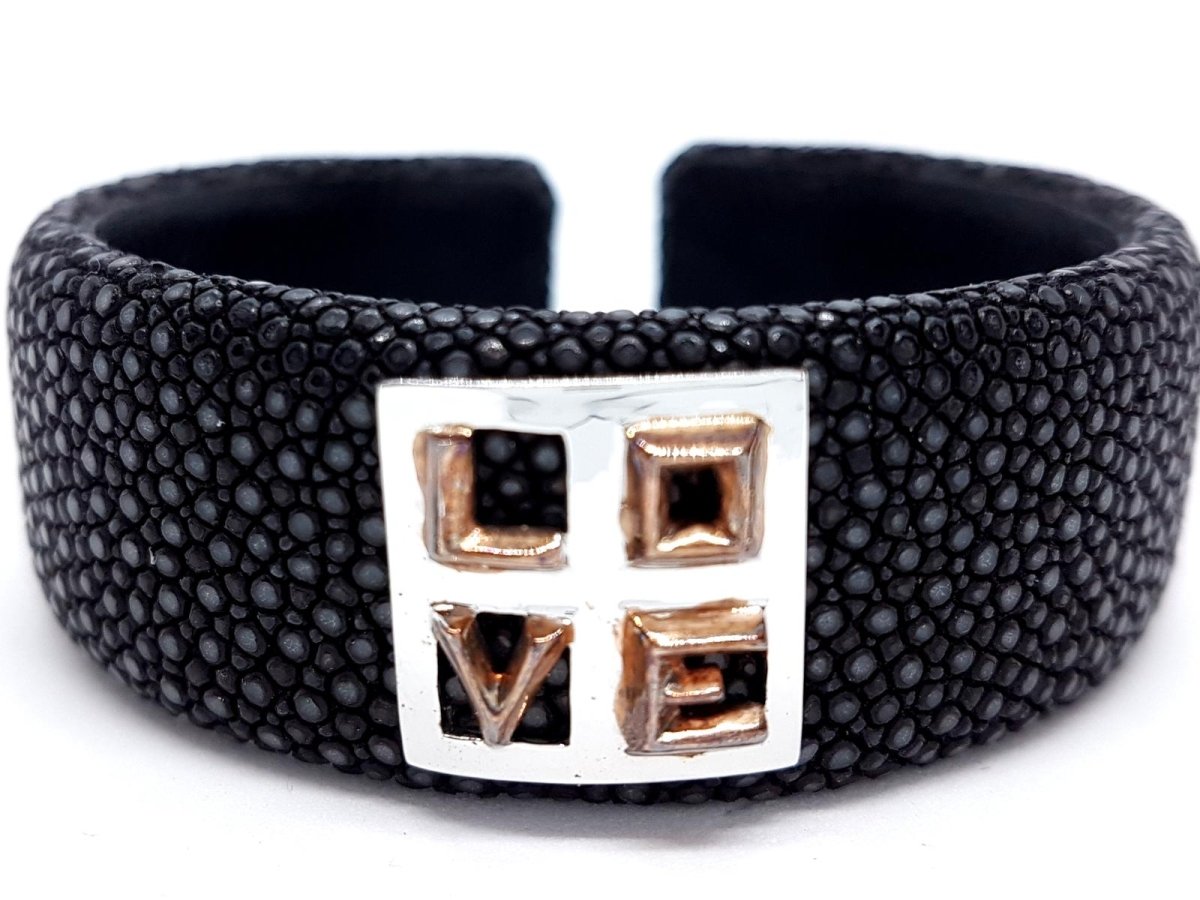 Bracelet Manchette Love en 2 ors et galuchat noir - Castafiore