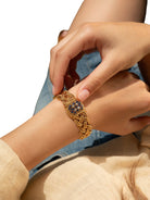 Bracelet Montre BOUCHERON en or jaune, diamants et saphirs - Castafiore