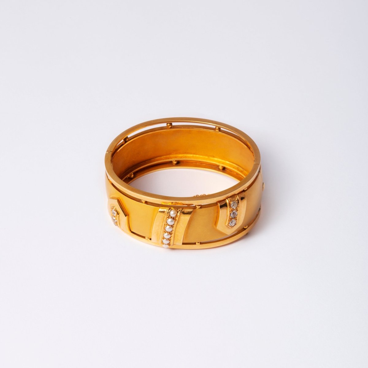 Bracelet rigide en or jaune, perles et diamants - Castafiore