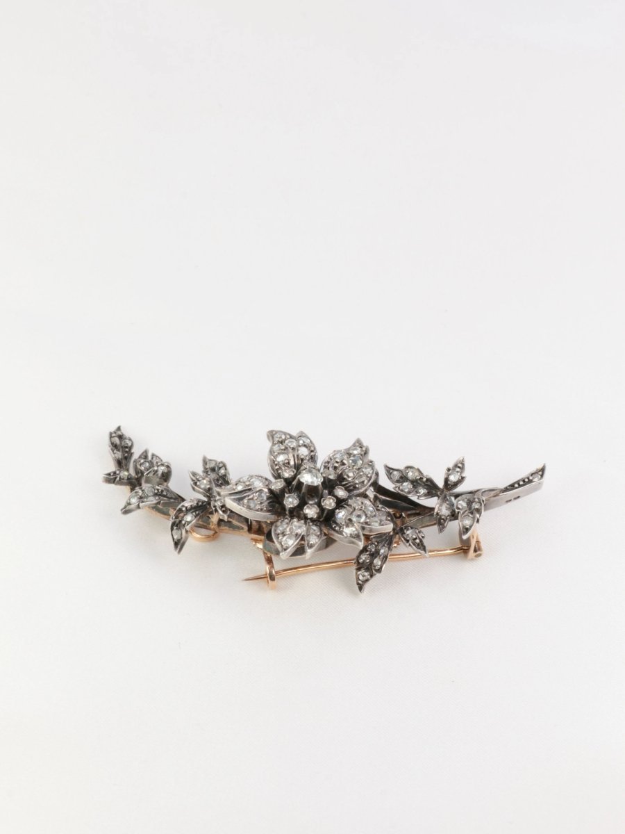 Broche ancienne trembleuse en or, argent et diamants - Castafiore