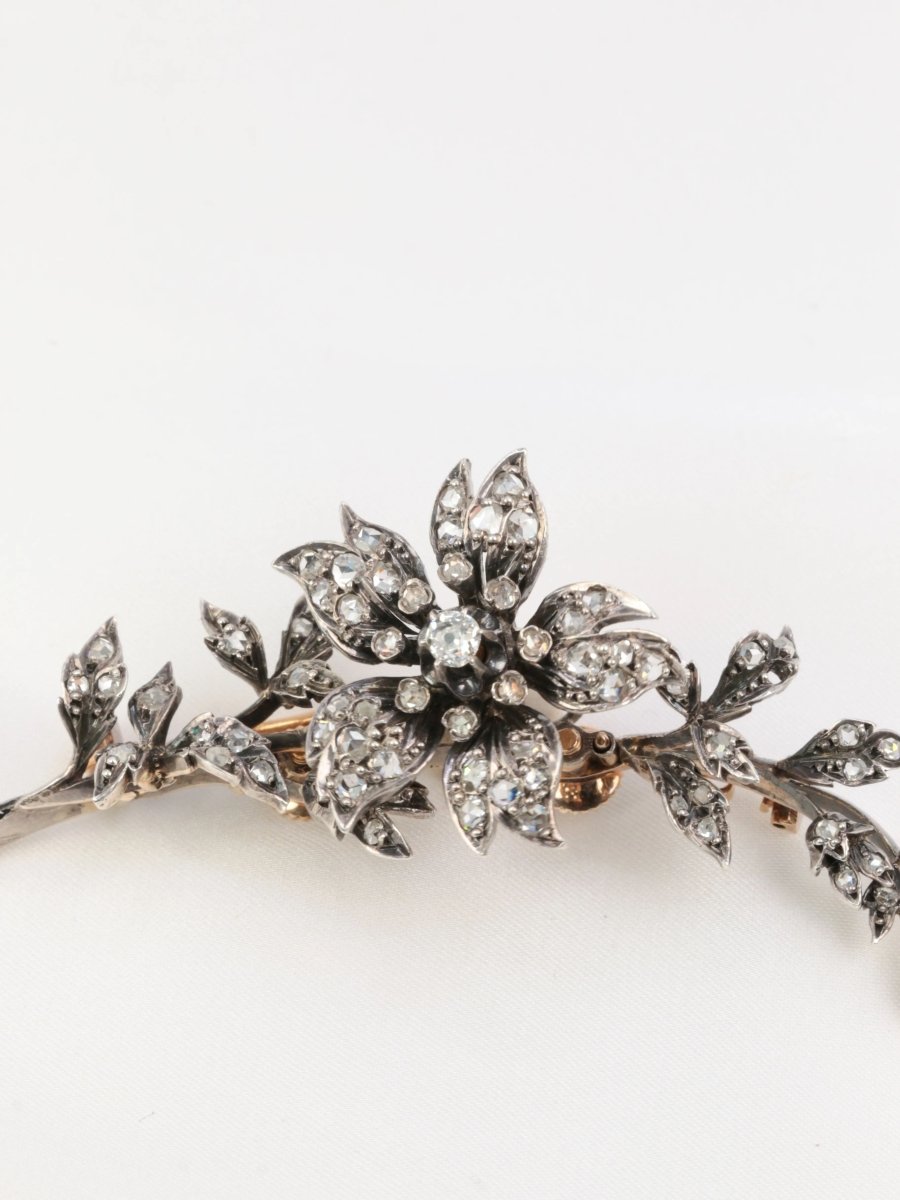 Broche ancienne trembleuse en or, argent et diamants - Castafiore