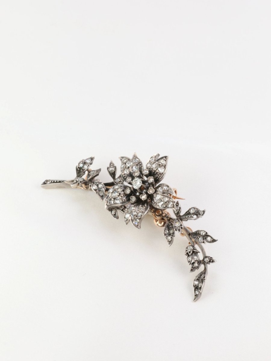 Broche ancienne trembleuse en or, argent et diamants - Castafiore