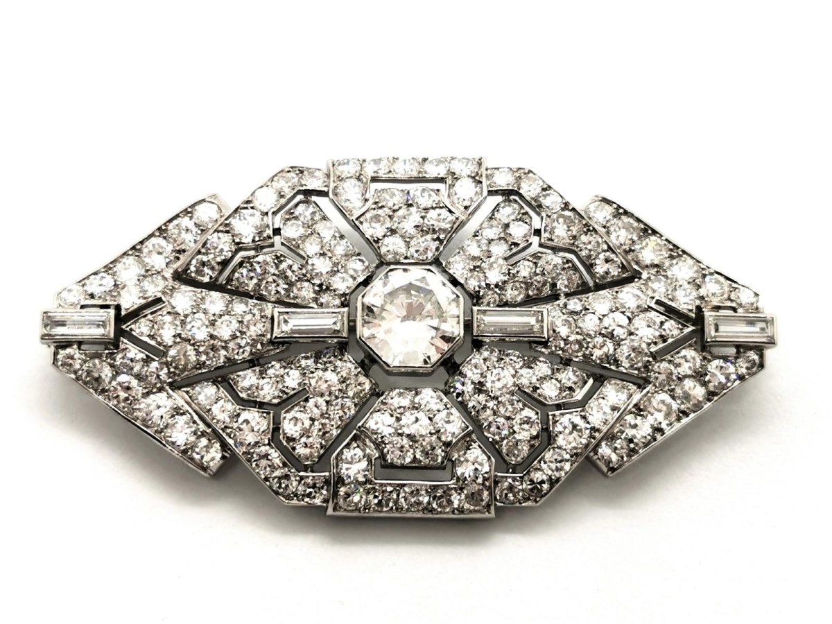 Broche Art Déco en or blanc et platine pavé diamants - Castafiore