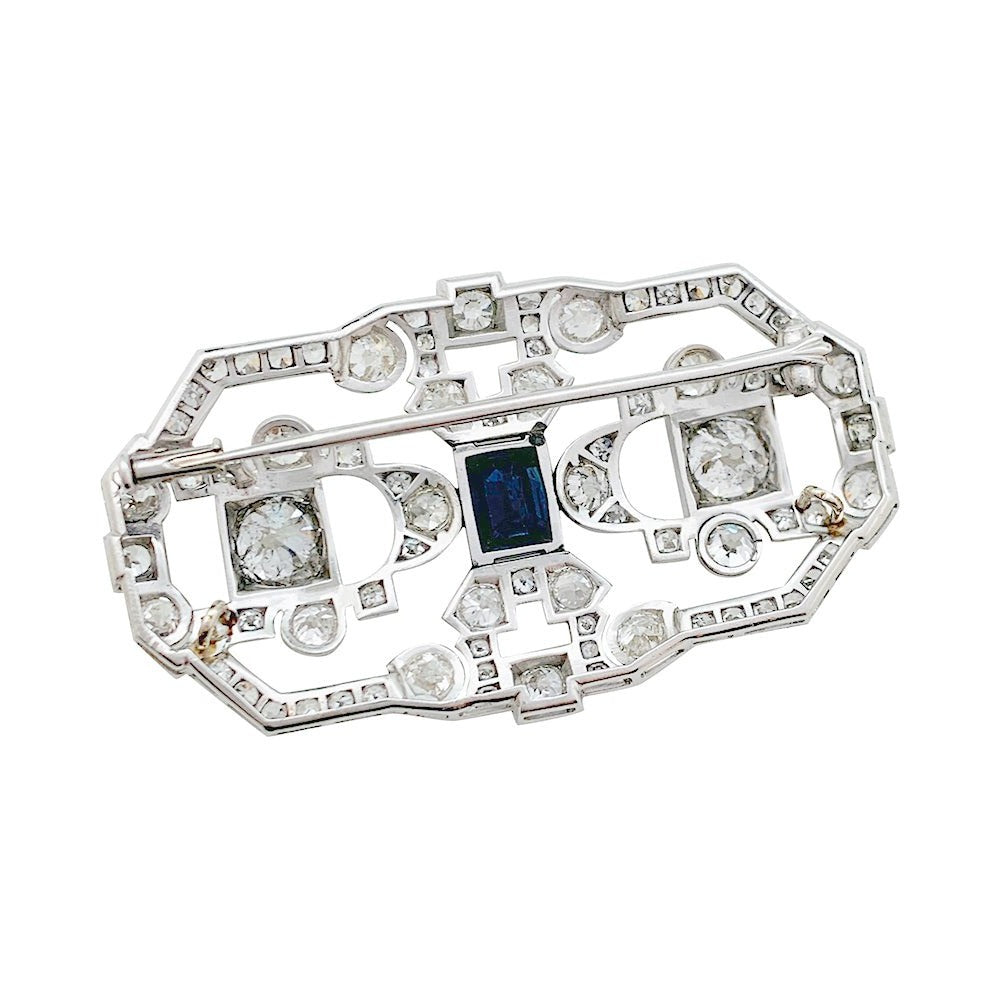 Broche Art Déco en platine, or blanc, saphir et diamants - Castafiore