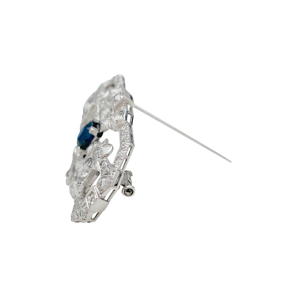 Broche Art Déco en platine, or blanc, saphir et diamants - Castafiore