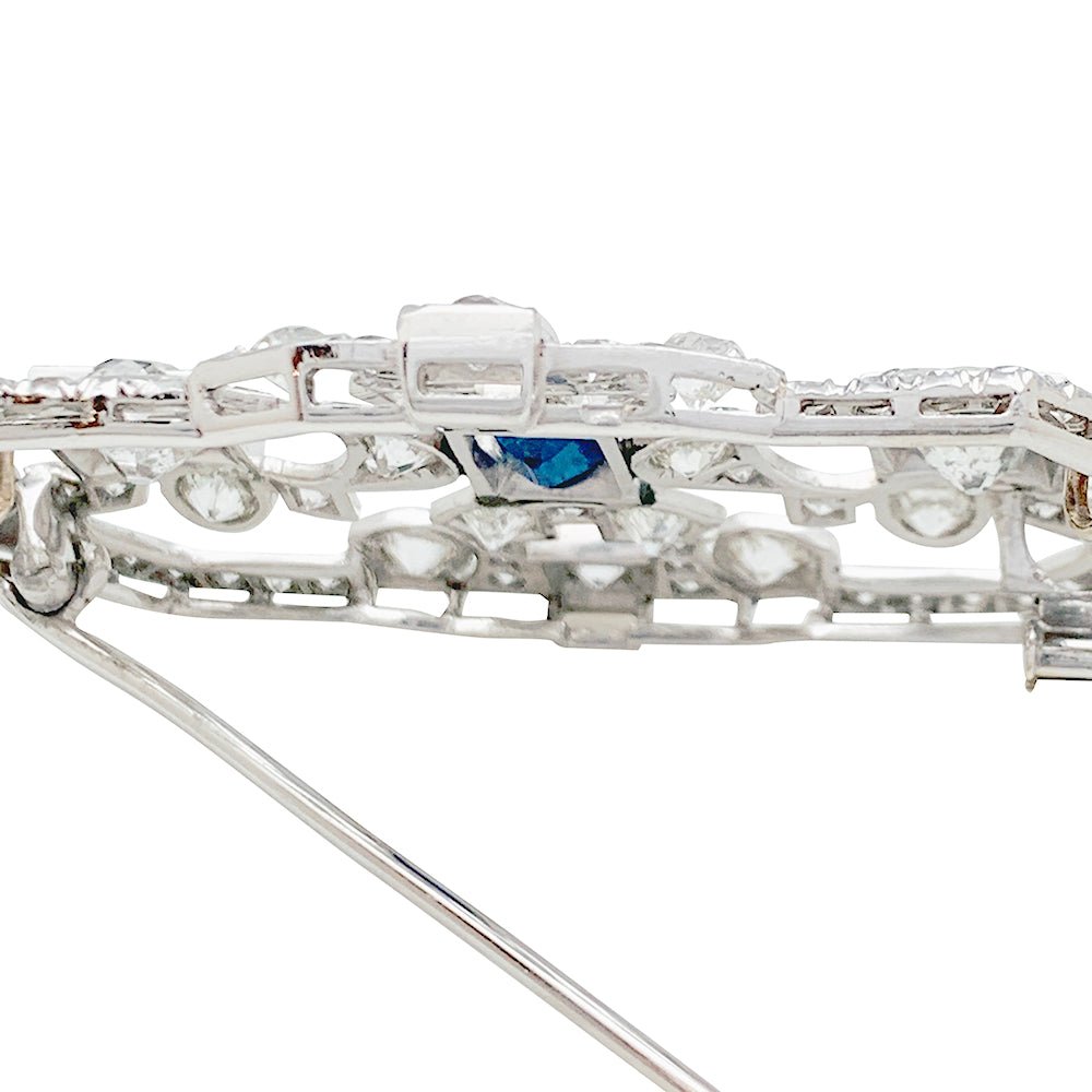 Broche Art Déco en platine, or blanc, saphir et diamants - Castafiore