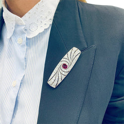 Broche Art Déco en platine, rubis et diamants - Castafiore