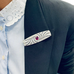 Broche Art Déco en platine, rubis et diamants - Castafiore