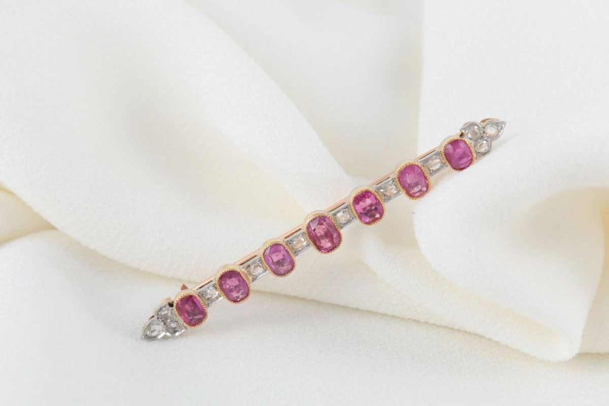 Broche Barrette Ancienne en Or, Diamants et Saphirs Roses - Castafiore