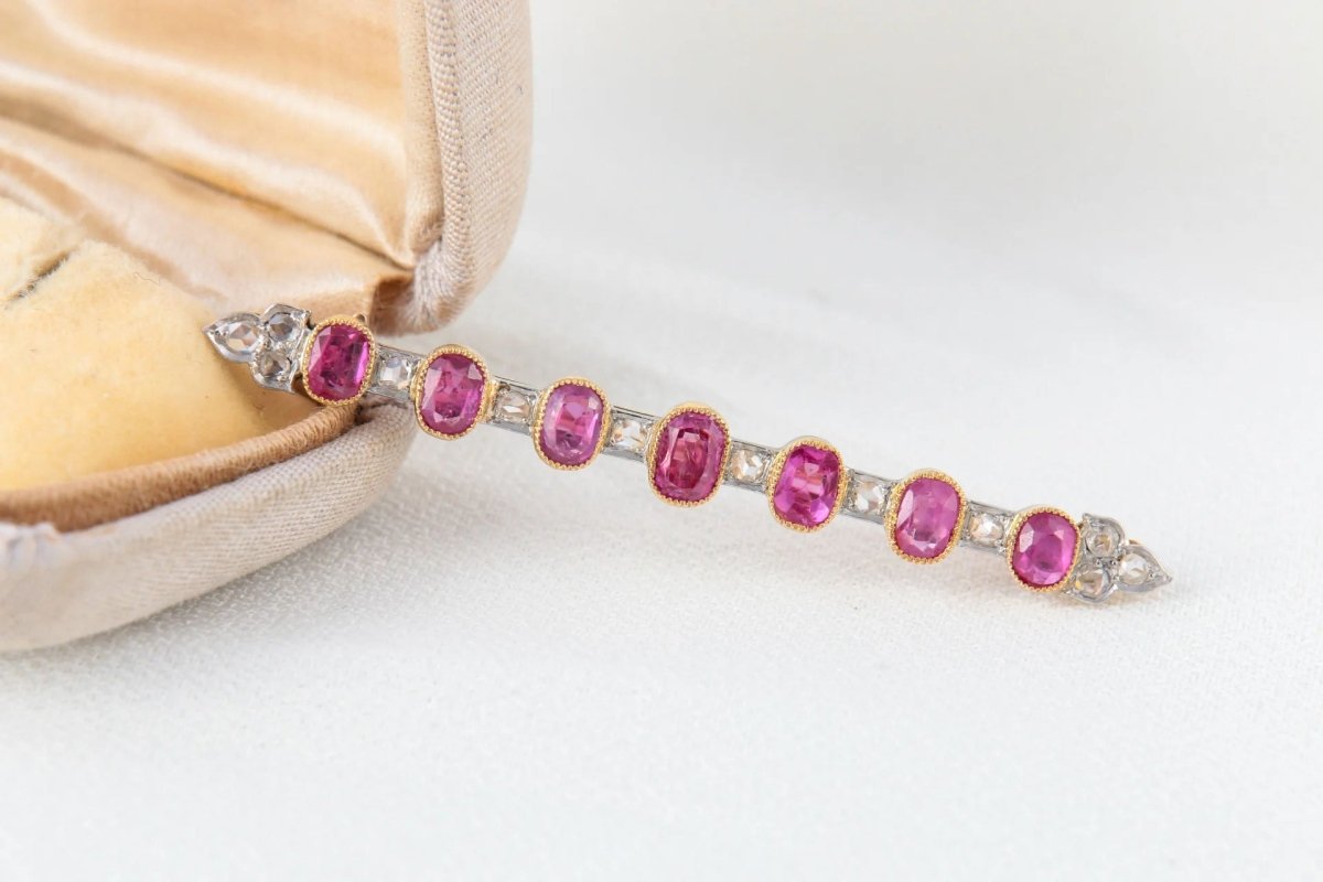 Broche Barrette Ancienne en Or, Diamants et Saphirs Roses - Castafiore