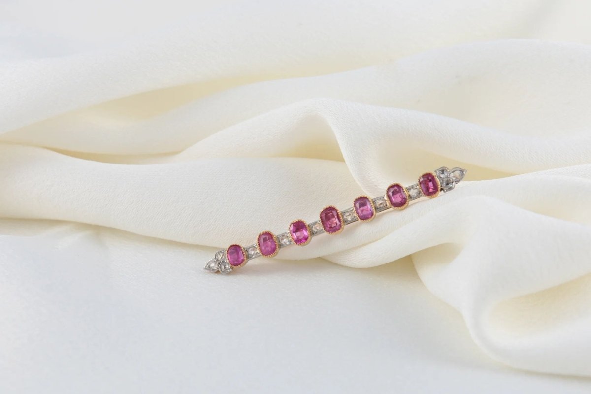 Broche Barrette Ancienne en Or, Diamants et Saphirs Roses - Castafiore