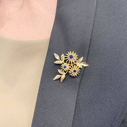 Broche Boucheron "Fleurs" en or rose et saphirs - Castafiore