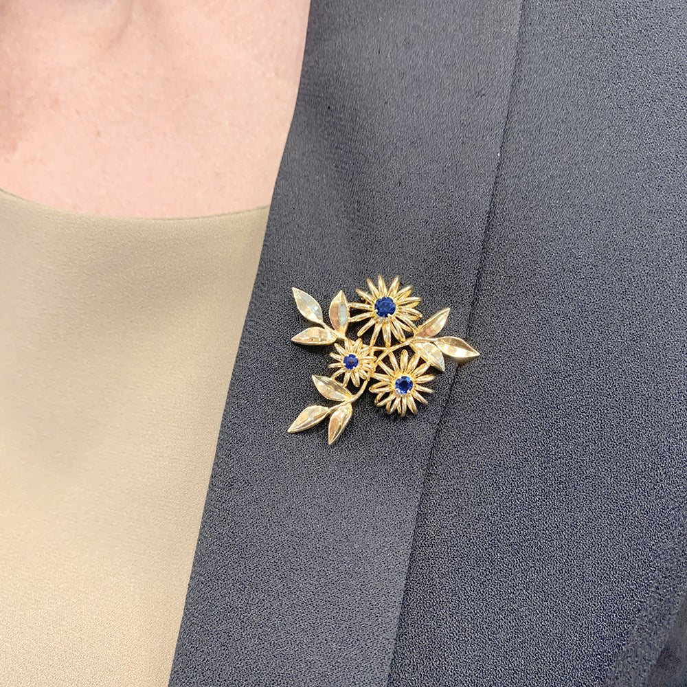 Broche Boucheron "Fleurs" en or rose et saphirs - Castafiore