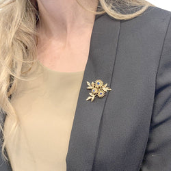Broche Boucheron "Fleurs" en or rose et saphirs - Castafiore