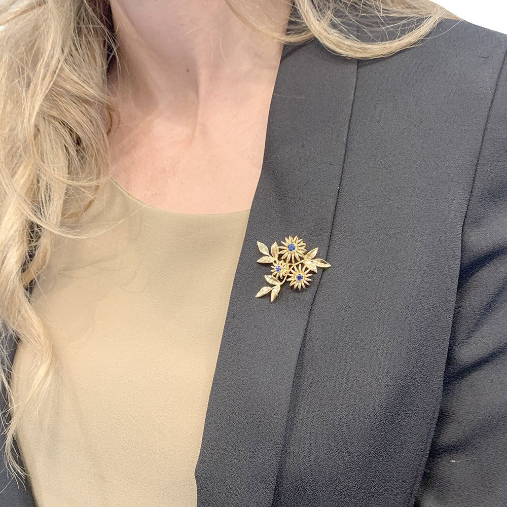 Broche Boucheron "Fleurs" en or rose et saphirs - Castafiore