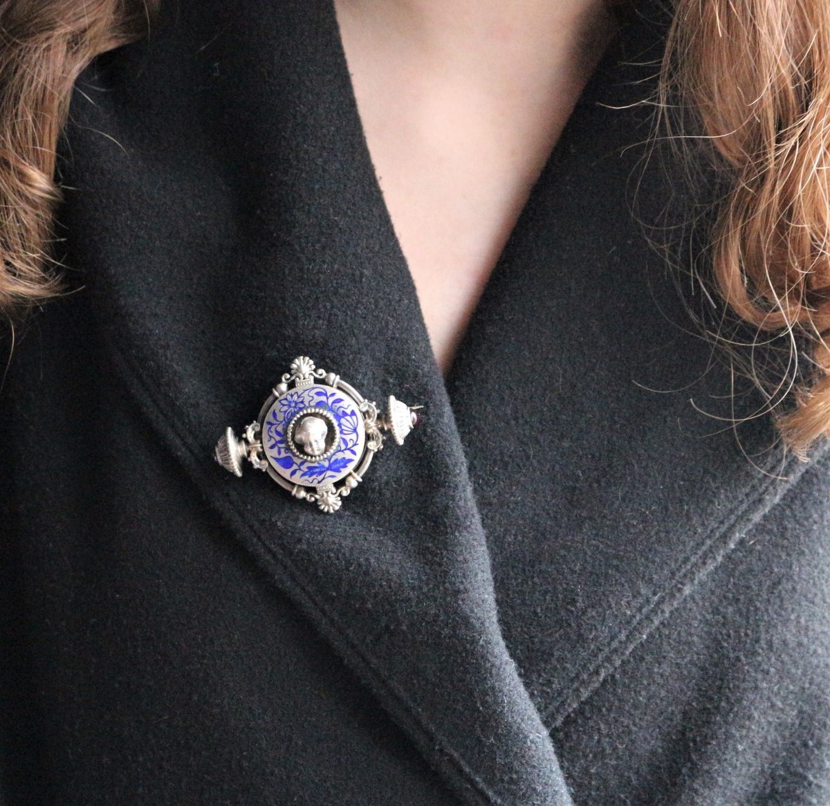 Broche Camée en Clip en émail - Castafiore