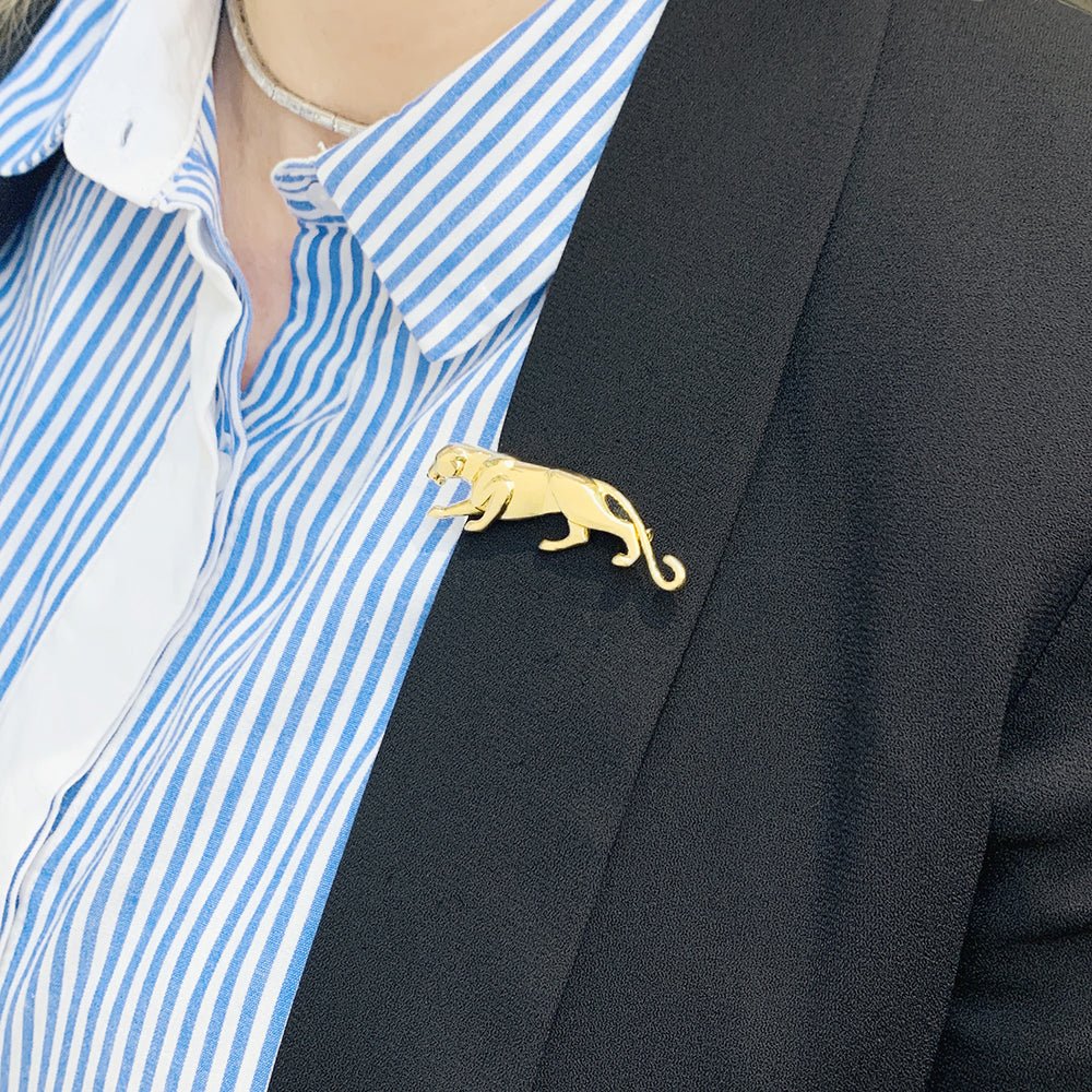 Broche Cartier, "Samantha", or jaune, émeraude et onyx. - Castafiore