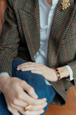 Broche CHAUMET "Feuillage" en or jaune, diamants et émeraudes - Castafiore