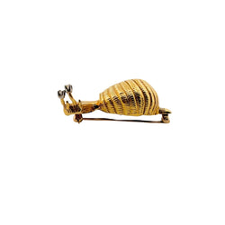 Broche Clip CARTIER "Escargot" en or jaune, saphir et diamant - Castafiore
