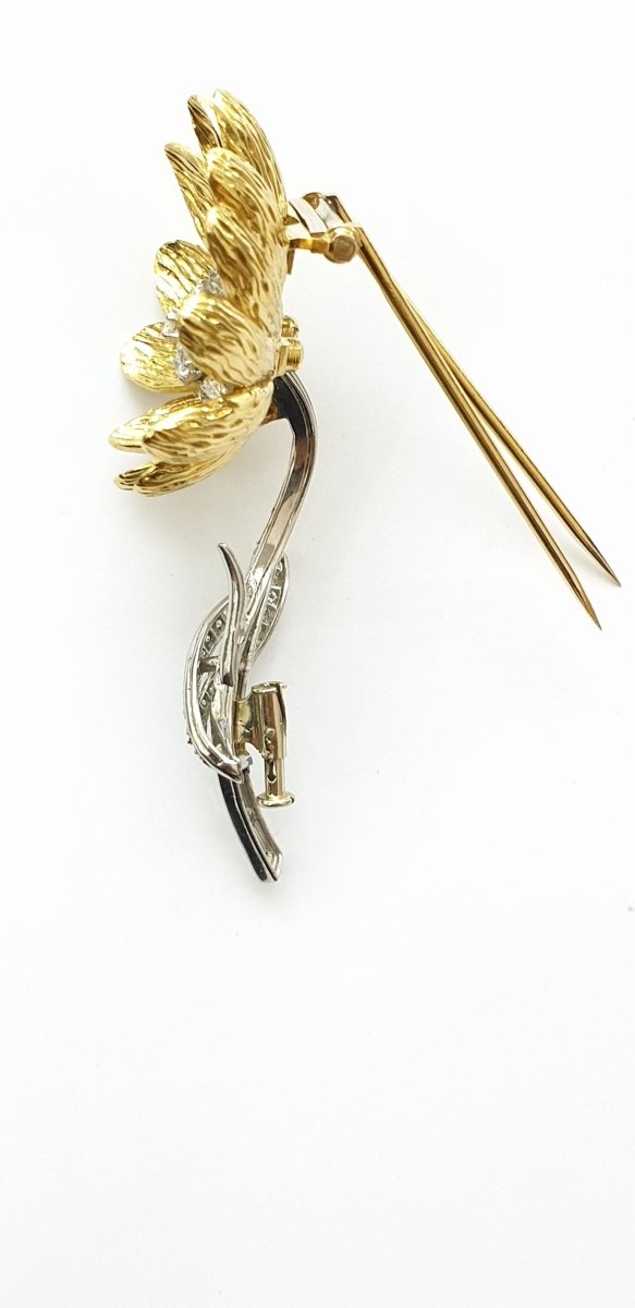 Broche clip marguerite signée Boucheron - Castafiore