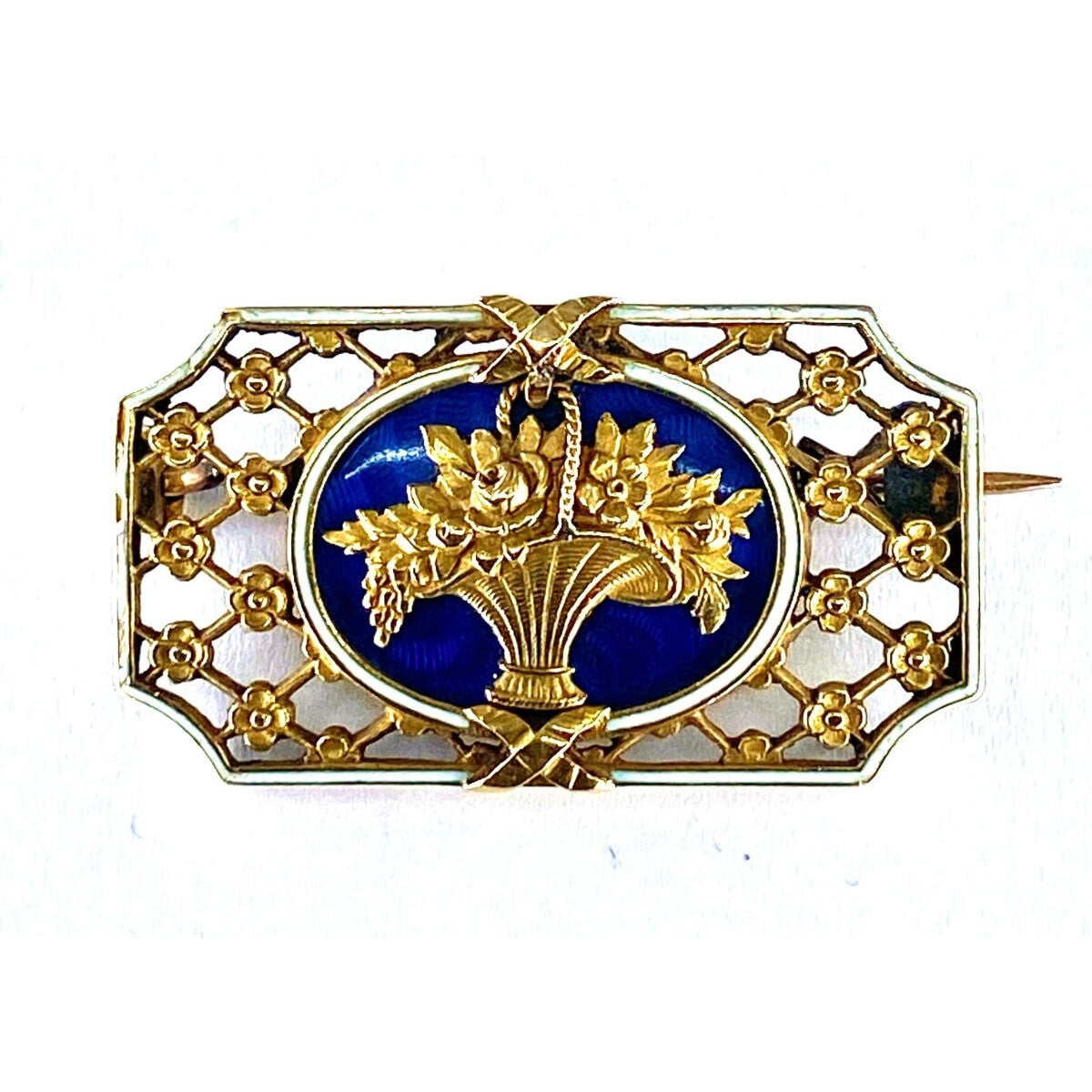 Broche en or 18 carats : panier fleuri , émail bleu et blanc.Napoléon III. - Castafiore