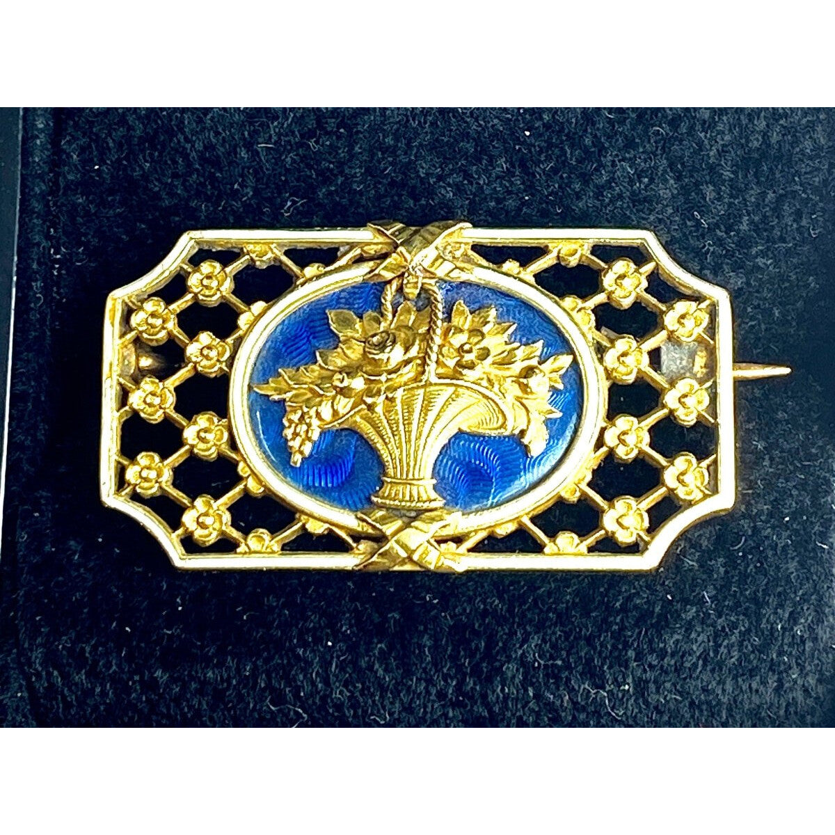 Broche en or 18 carats : panier fleuri , émail bleu et blanc.Napoléon III. - Castafiore