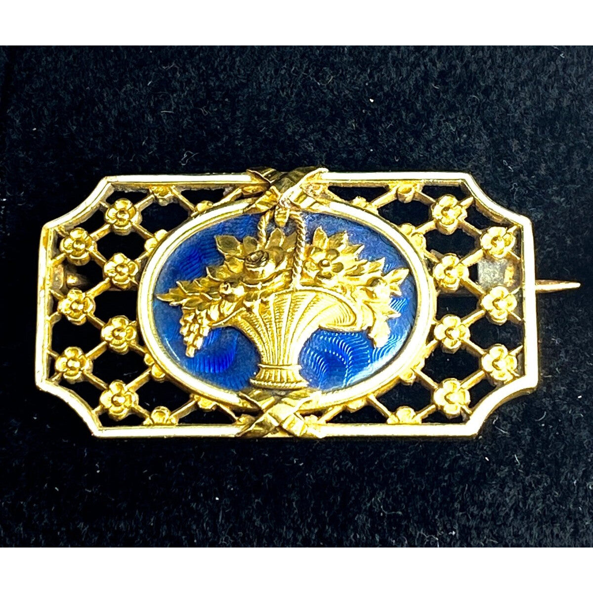 Broche en or 18 carats : panier fleuri , émail bleu et blanc.Napoléon III. - Castafiore