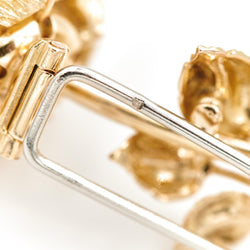 Broche fleur articulée en or jaune et saphirs - Castafiore