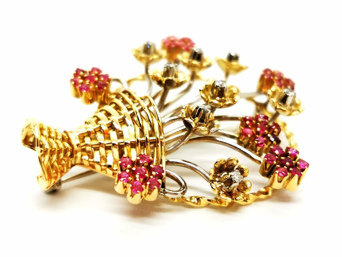 Broche fleur en 2 ors, diamants et rubis - Castafiore