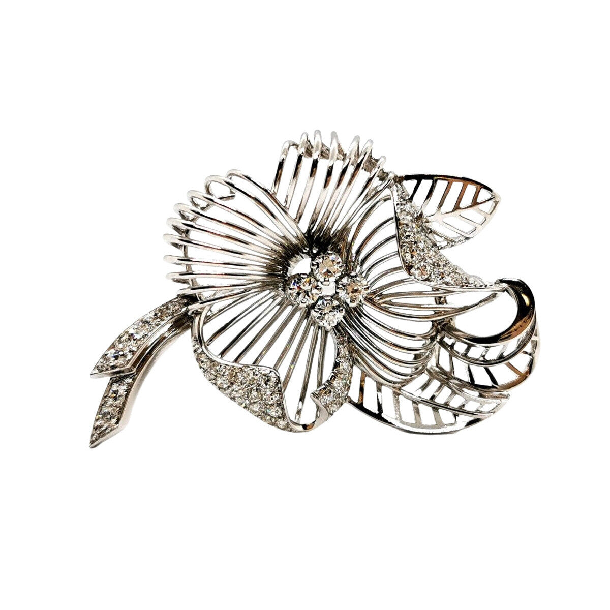 Broche fleur en or blanc et diamants - Castafiore