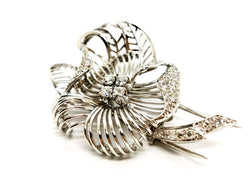 Broche fleur en or blanc et diamants - Castafiore