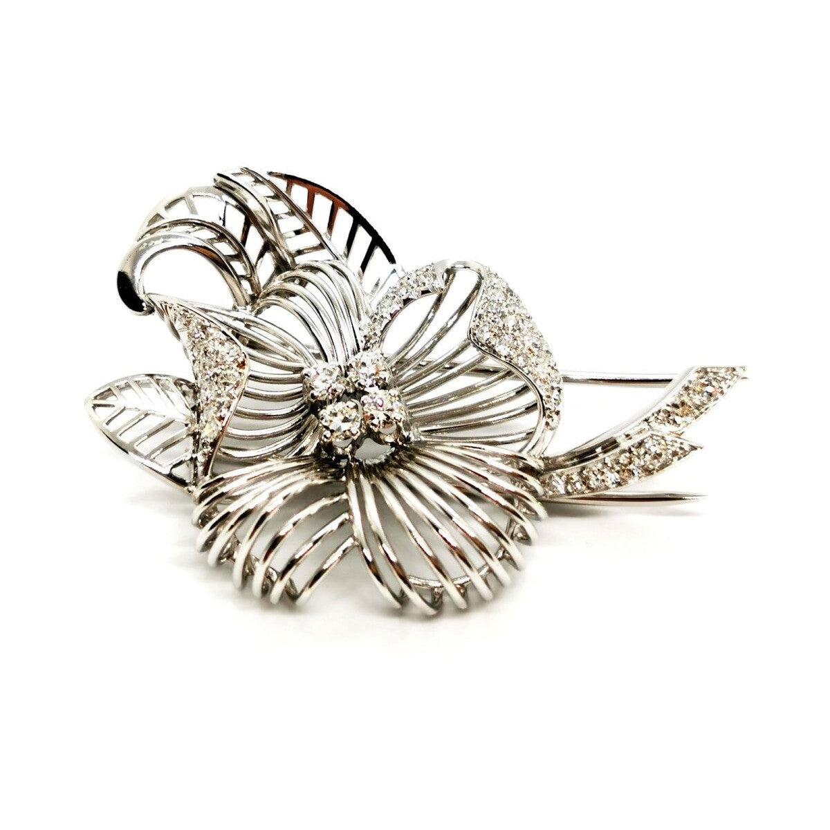 Broche fleur en or blanc et diamants - Castafiore