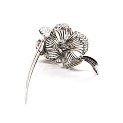 Broche fleur en or blanc et diamants - Castafiore