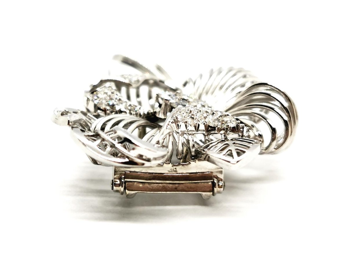 Broche fleur en or blanc et diamants - Castafiore