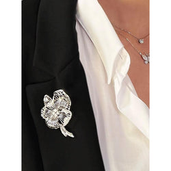 Broche fleur en or blanc et diamants - Castafiore