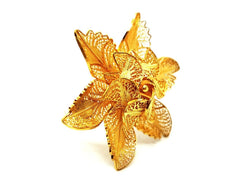Broche fleur en or jaune - Castafiore