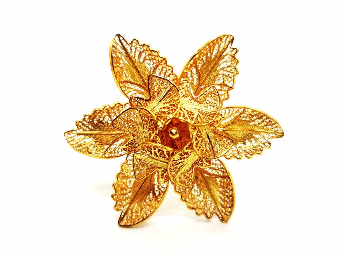 Broche fleur en or jaune - Castafiore