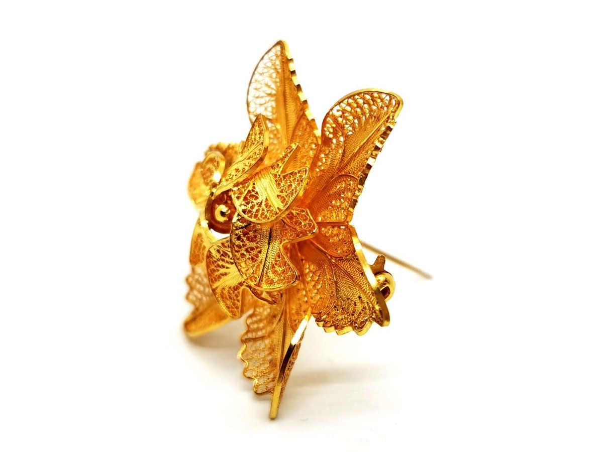 Broche fleur en or jaune - Castafiore