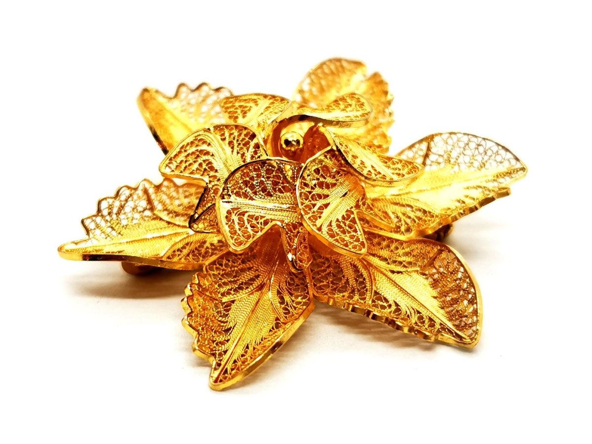 Broche fleur en or jaune - Castafiore