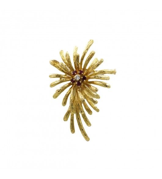 Broche fleur en or jaune, diamants et rubis - Castafiore