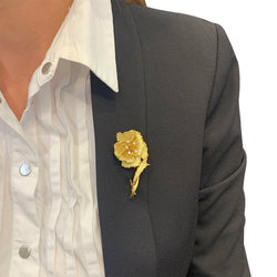 Broche fleur or jaune et diamants - Castafiore