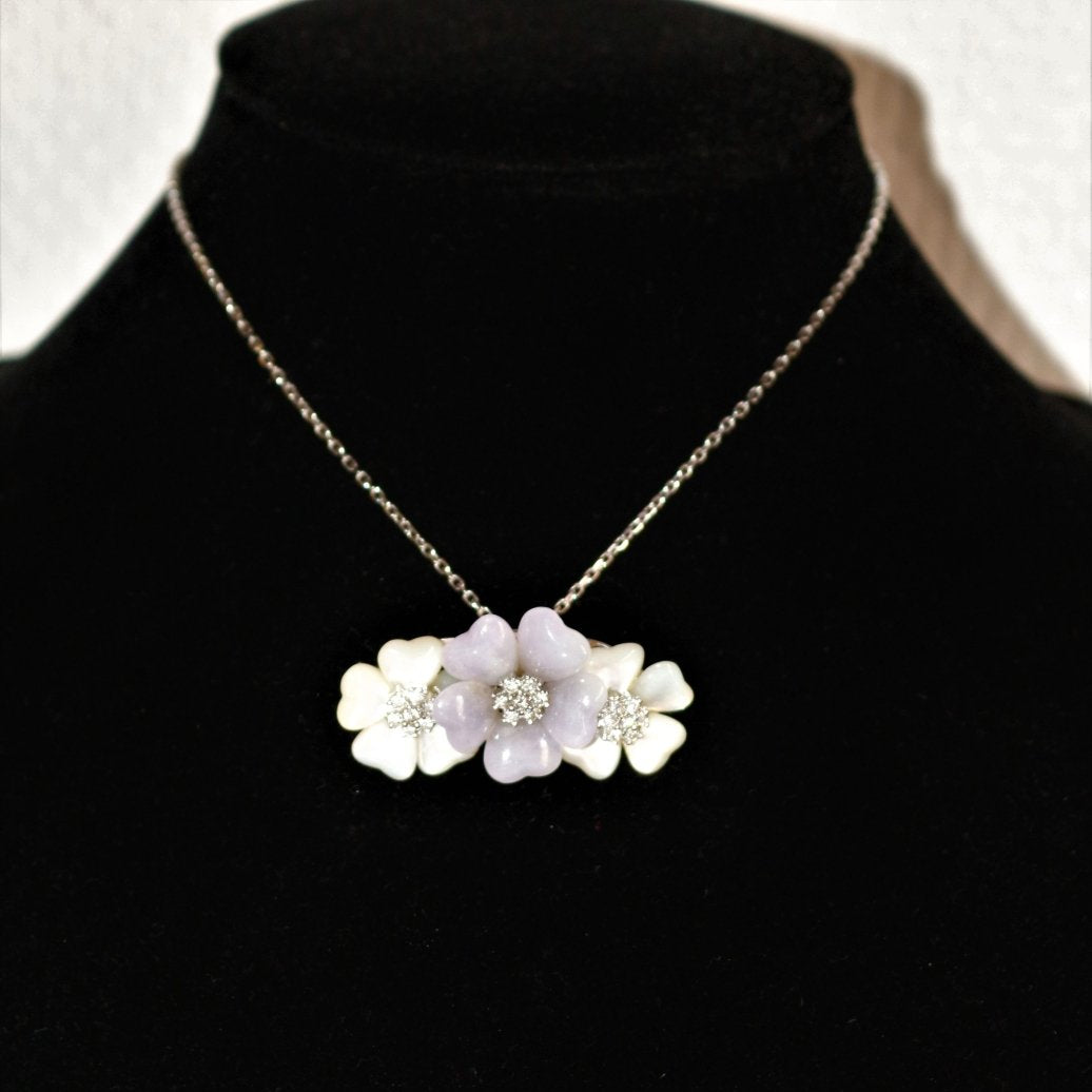 Broche fleurs nacre, jade et diamants - Castafiore