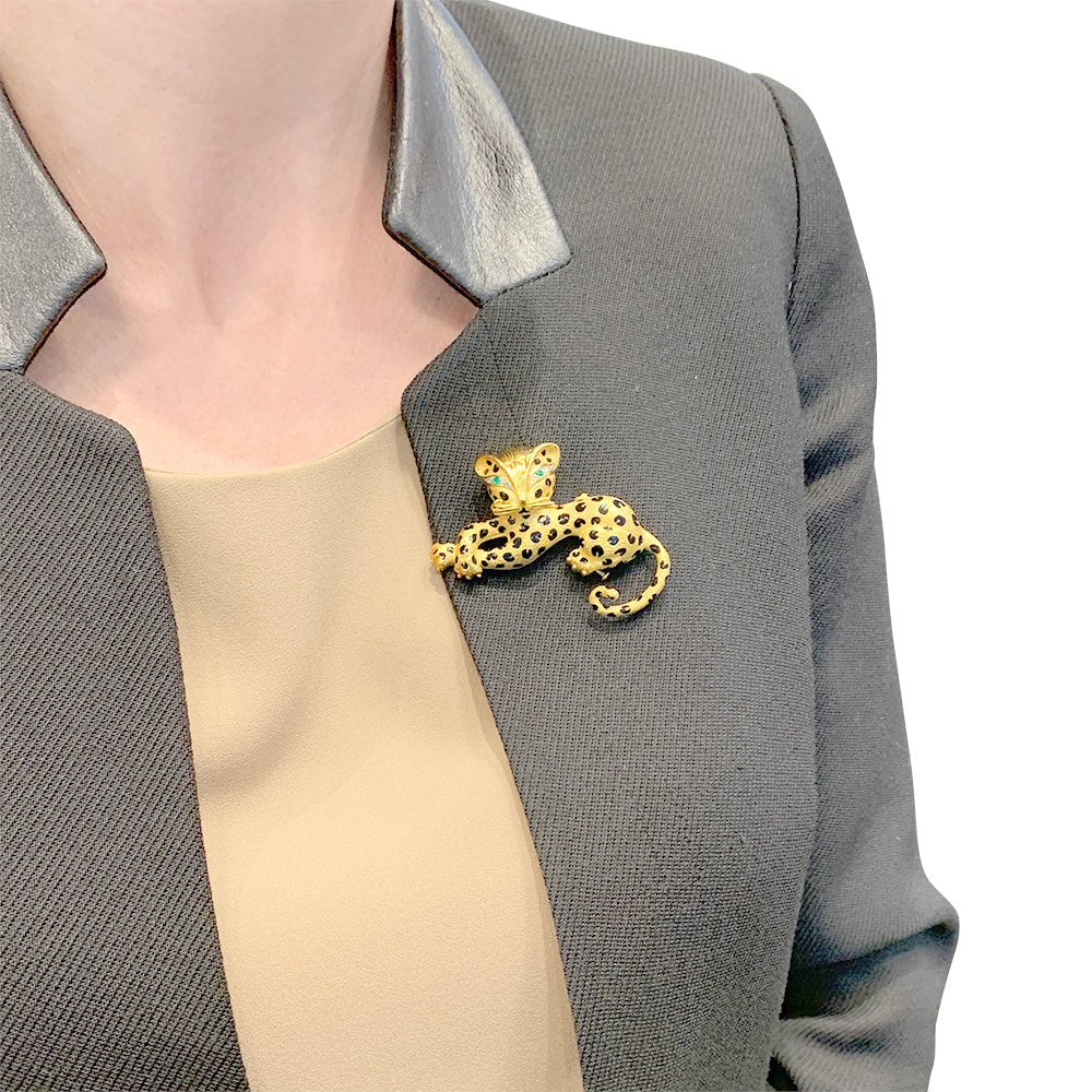 Broche Fred "Léopard" en or jaune, diamants, émail et émeraudes - Castafiore