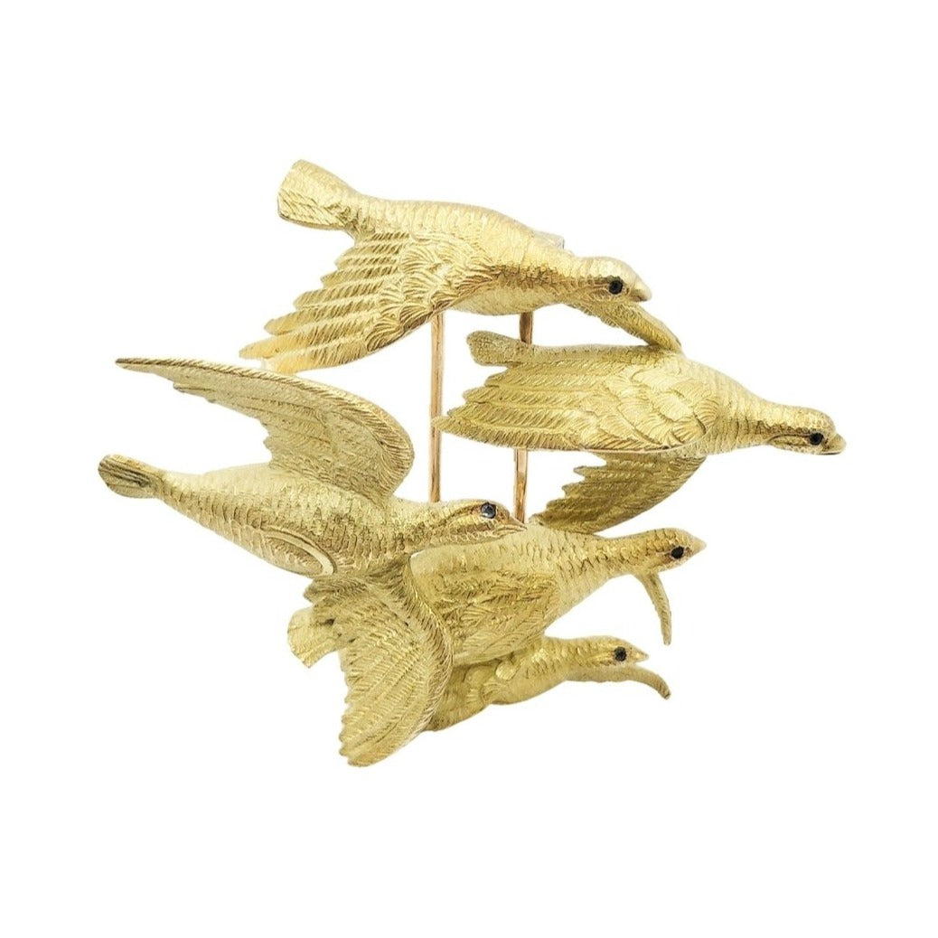 Broche HERMÈS "Envol de perdreaux" en or jaune et émeraudes - Castafiore