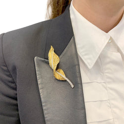 Broche HERMÈS "Plume" en or jaune, platine et diamants - Castafiore
