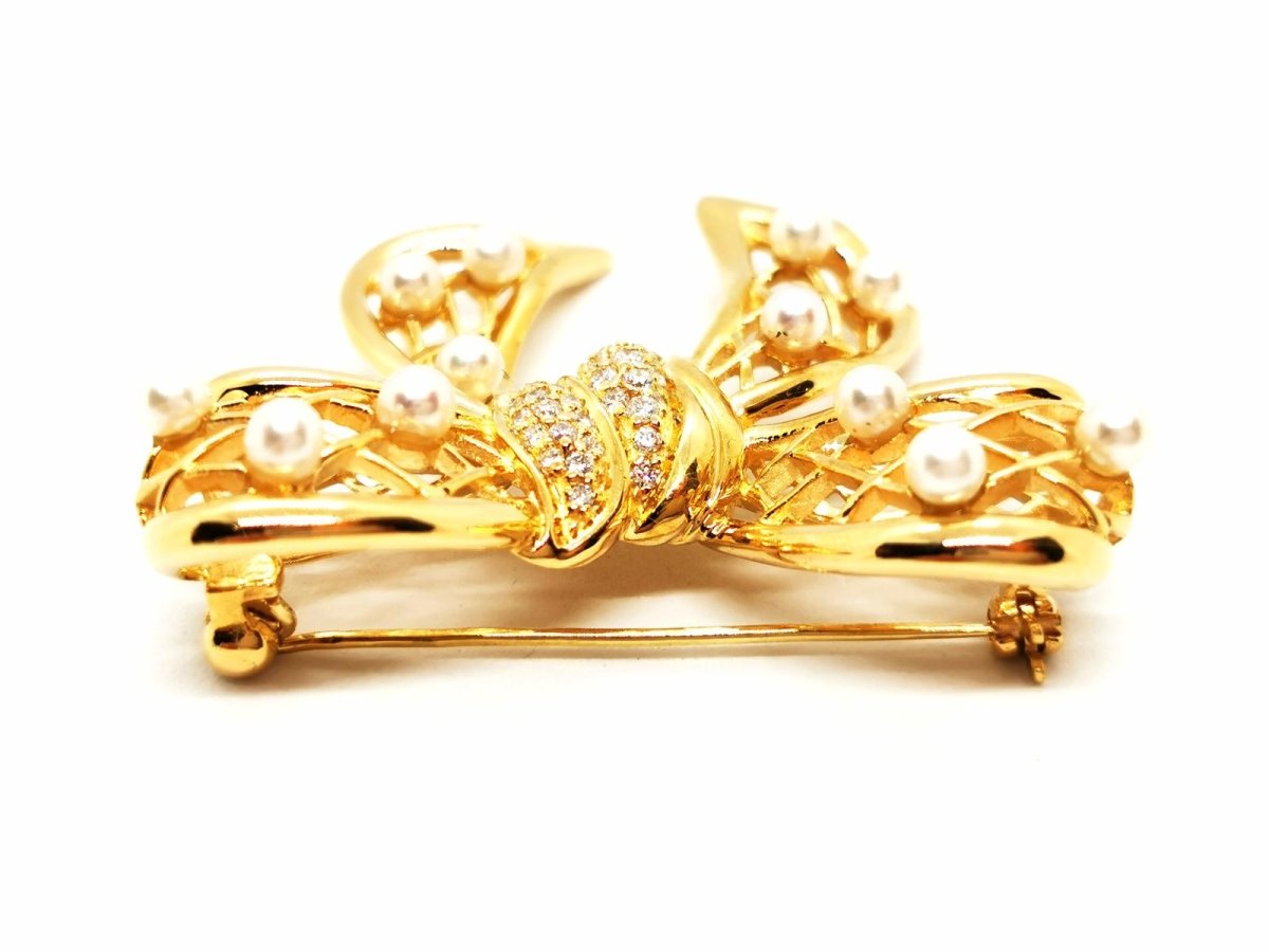 Broche noeud en or jaune, diamants et perles - Castafiore