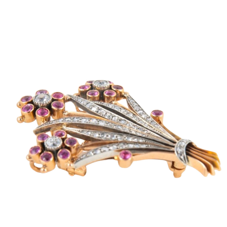 Broche Pendentif Fleur Belle Epoque en Or, Argent, Diamants et Rubis - Castafiore