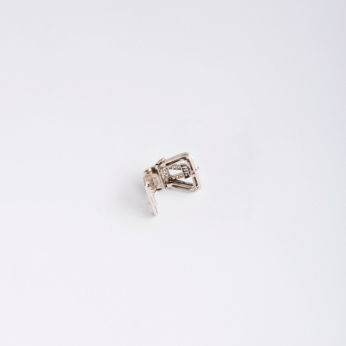 Broche pince en or blanc et diamant - Castafiore